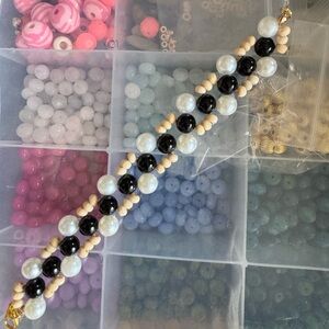 Elegant Black and White Beaded Bracelet 6.5” wrist